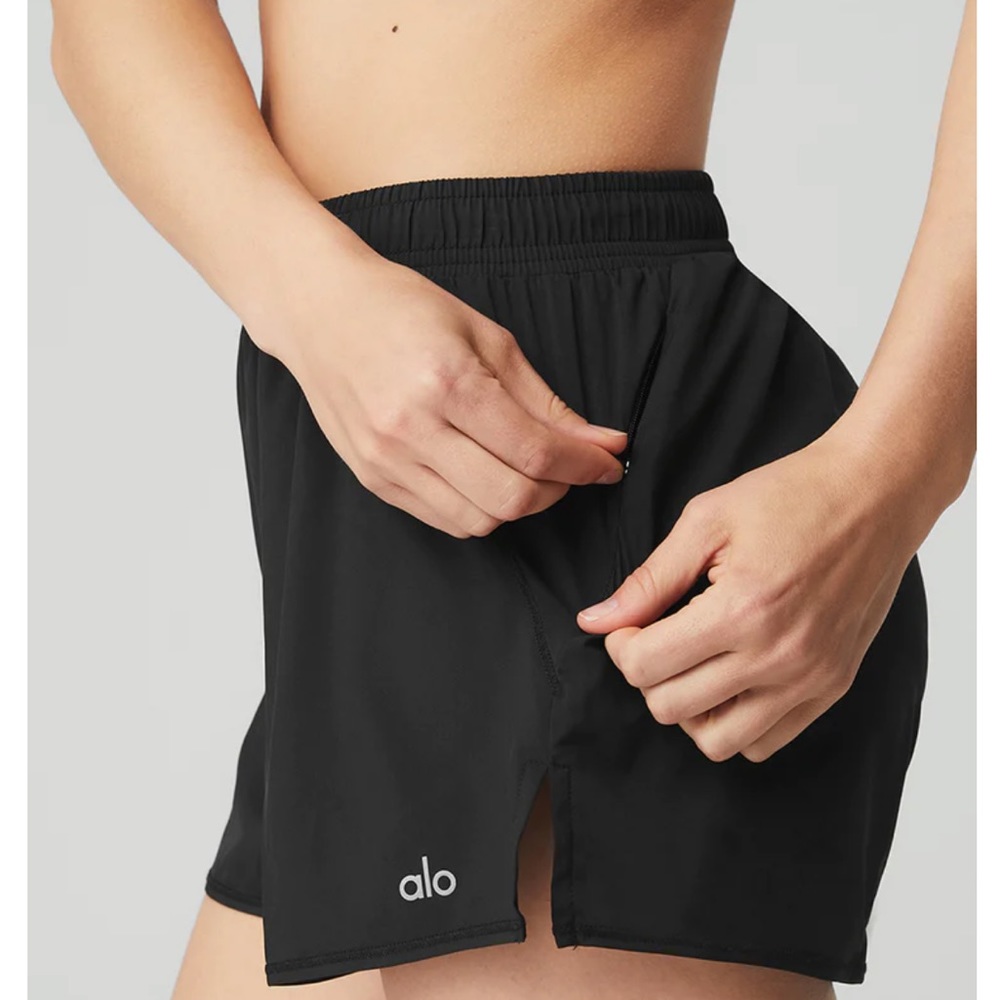 Alo stride short